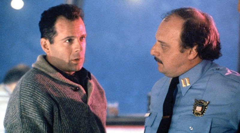 John McClane (Bruce Willis) and Captain Carmine Lorenzo (Dennis Franz) in "Die Hard 2".