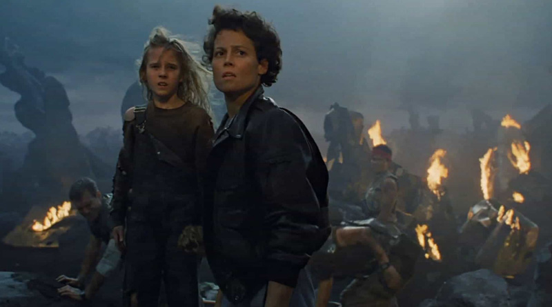 Ripley (Sigourney Weaver) and Newt (Carrie Henn) in "Aliens" (1986)
