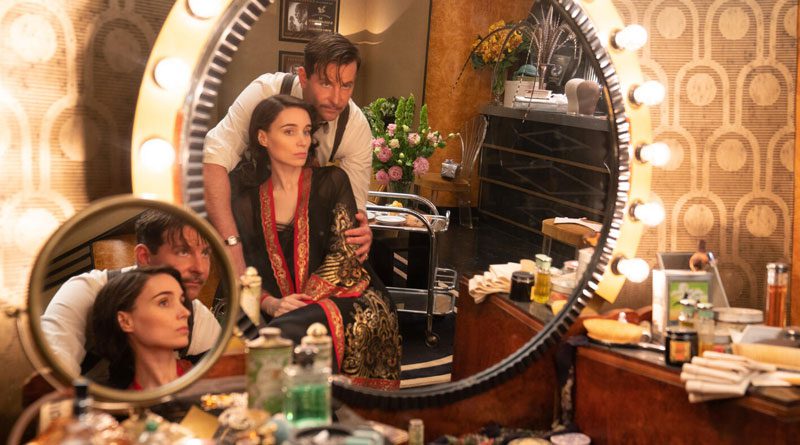 Bradley Cooper and Rooney Mara in "Nightmare Alley" (2021)
