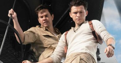Tom Holland and Mark Wahlberg in "Uncharted" (2022)