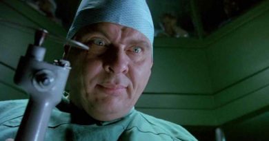 Larry Drake plays the titular role in "Dr. Giggles" (1992)