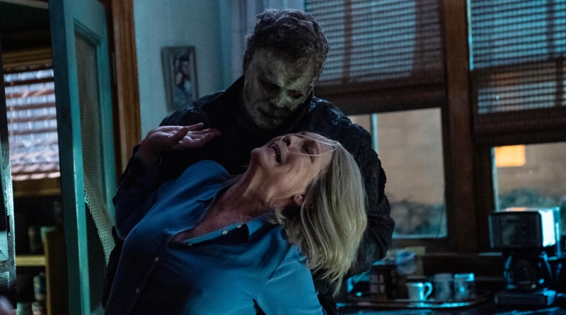 Michael Myers a.k.a. The Shape and Laurie Strode (Jamie Lee Curtis) in "Halloween Ends" (2022)