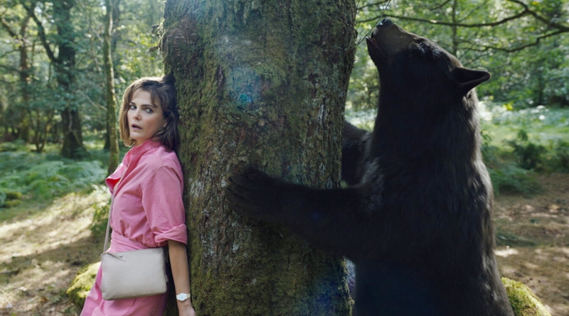 Keri Russell and the titular bear in "Cocaine Bear" (2023)