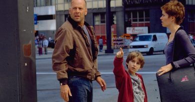 Bruce Willis, Miko Hughes and Kim Dickens in "Mercury Rising" (1998)
