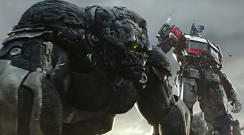 Optimus Prime (voiced by Peter Cullen) and Optimus Primal (Ron Perlman) in "Transformers: Rise of the Beasts" (2023)