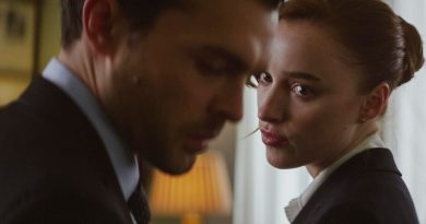 Phoebe Dynevor and Alden Ehrenreich in Netflix's "Fair Play" (2023)