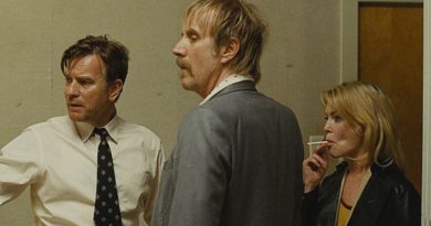 Ewan McGregor, Rhys Ifans and Lara Flynn Boyle in "Mother, Couch" (2024)