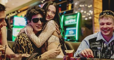 Mikey Madison and Mark Eydelshteyn in "Anora" (2024)