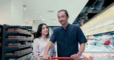 Qi Razali and Sweet Qismina in Netflix's "Babah" (2024)