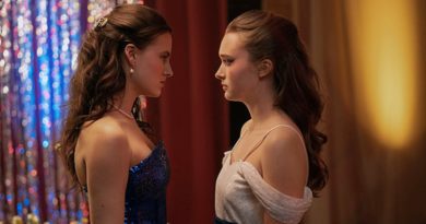 Fina Strazza and India Fowler in Netflix's "Fear Street: Prom Queen" (2025)