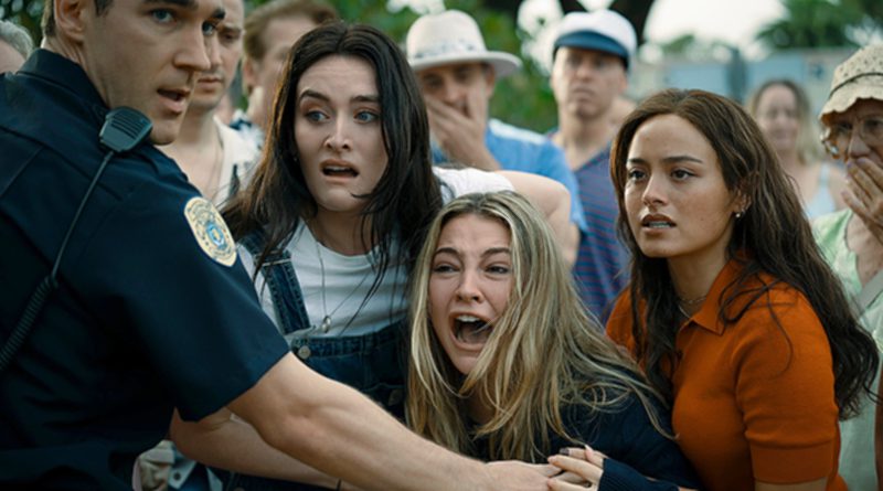 (L-R) Sarah Pidgeon, Madelyn Cline and Chase Sui Wonders in "I Know What You Did Last Summer" (2025)