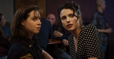 Margaret Qualley and Audrey Plaza in "Honey, Don't!" (2025)